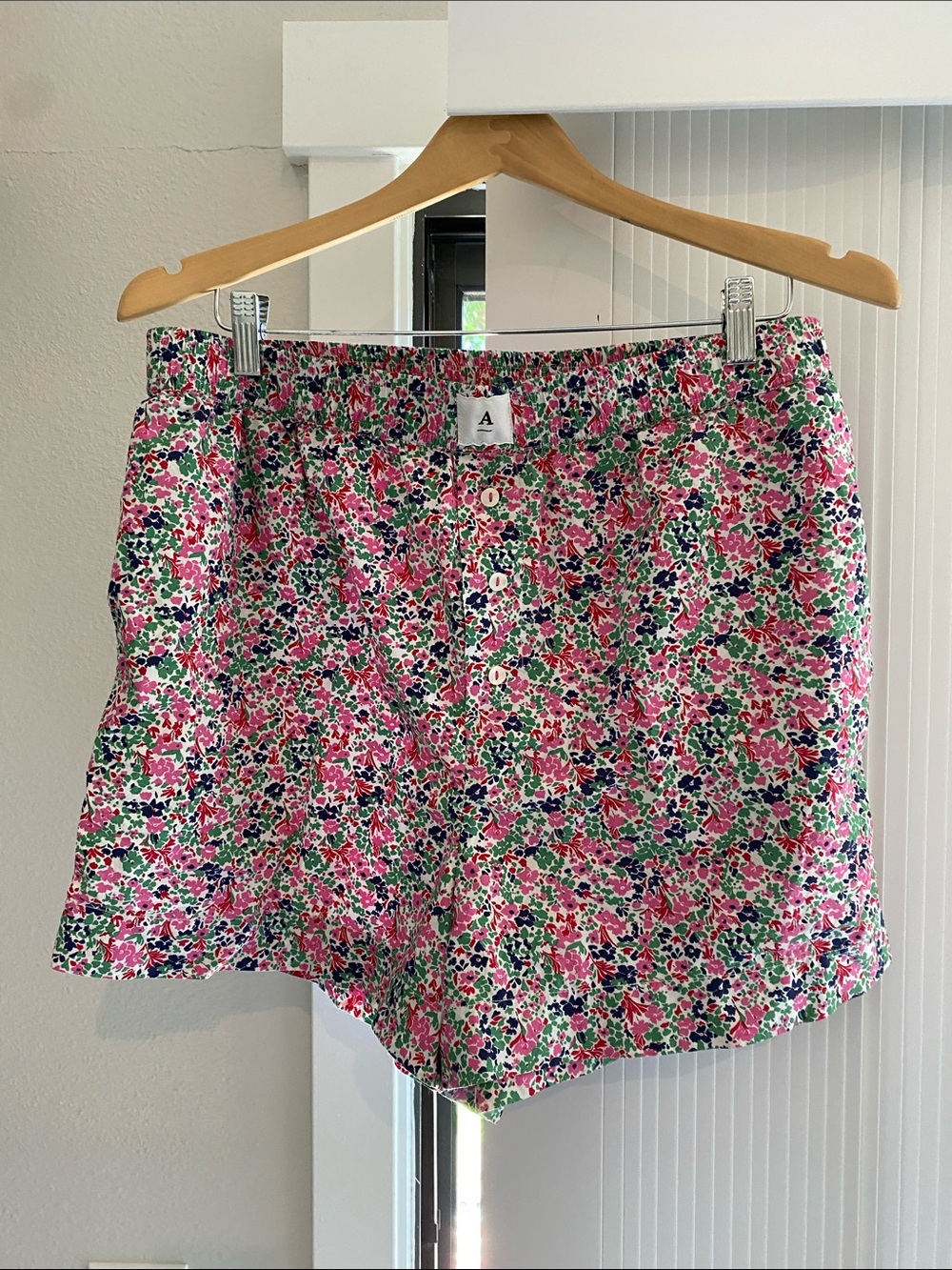 Anthropologie Pink Green Navy Floral Elastic Waist Shorts - Picture 2 of 3